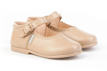 Merceditas en piel con hebilla Camel