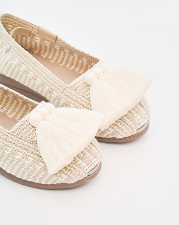Alpargatas tejidas con pompones tallas 26-33 Daily cream KIDS