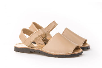 Menorquina lisas cierre en velcro Camel